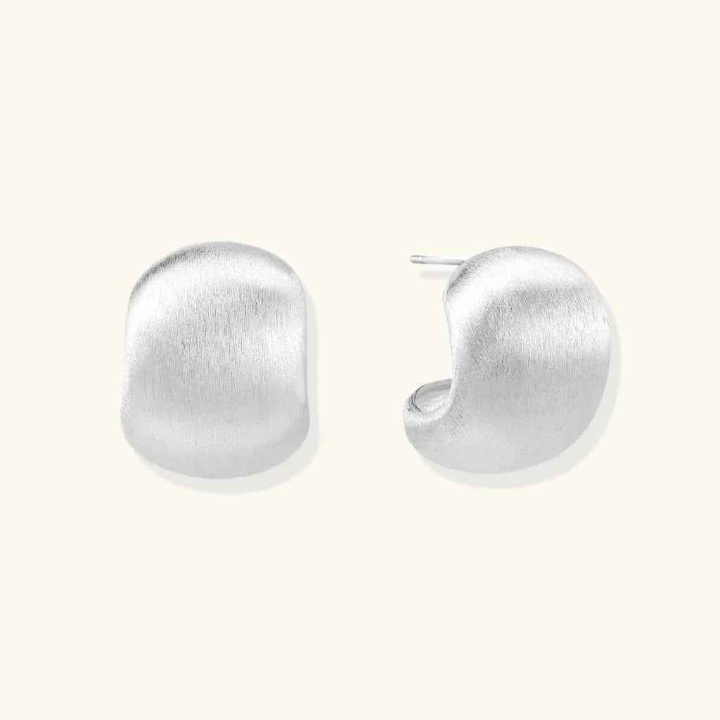 Ohrstecker aus gebürstetem Silber
