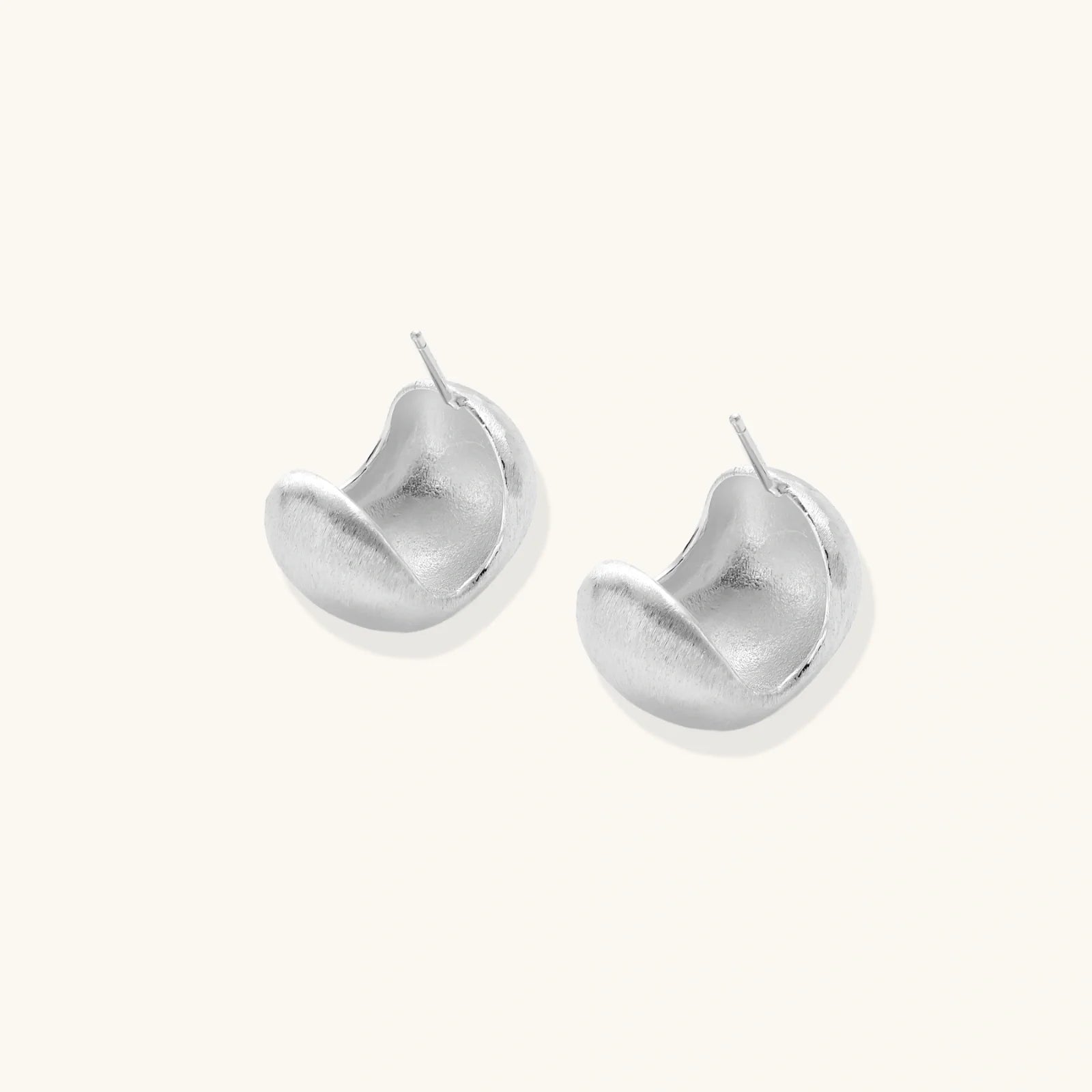 Ohrstecker aus gebürstetem Silber